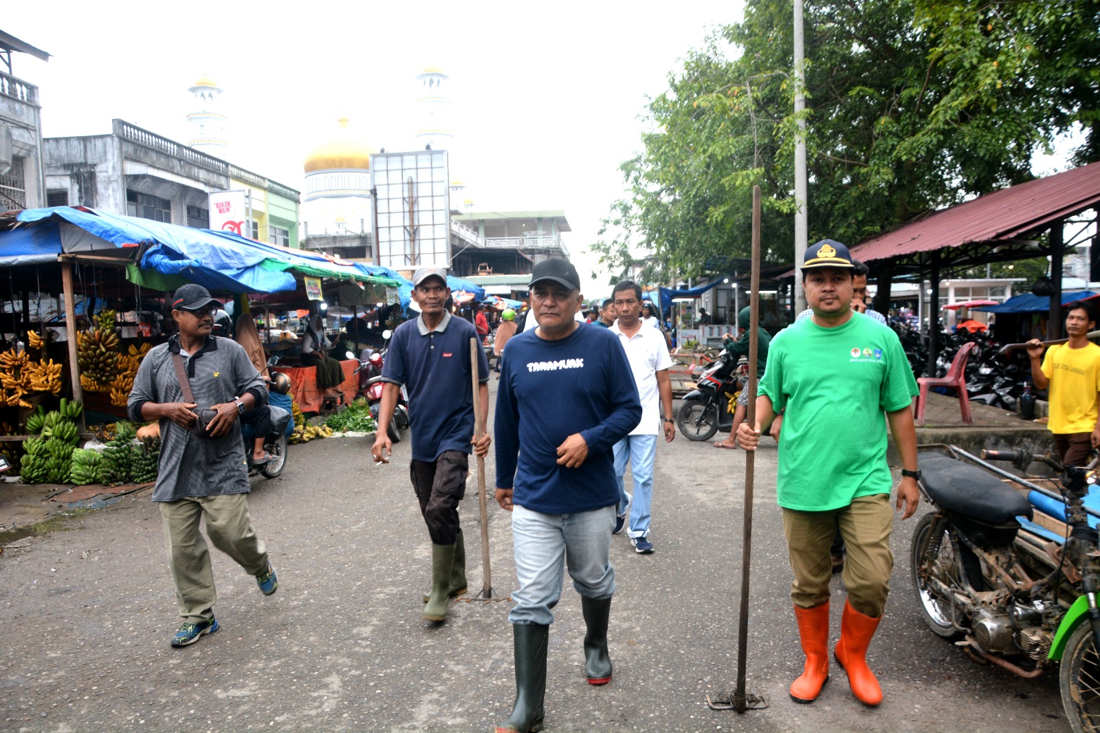 Pemerintah Kota Langsa melaksanakan Gotong Royong Massal di Pusat Pasar Kota Langsa.