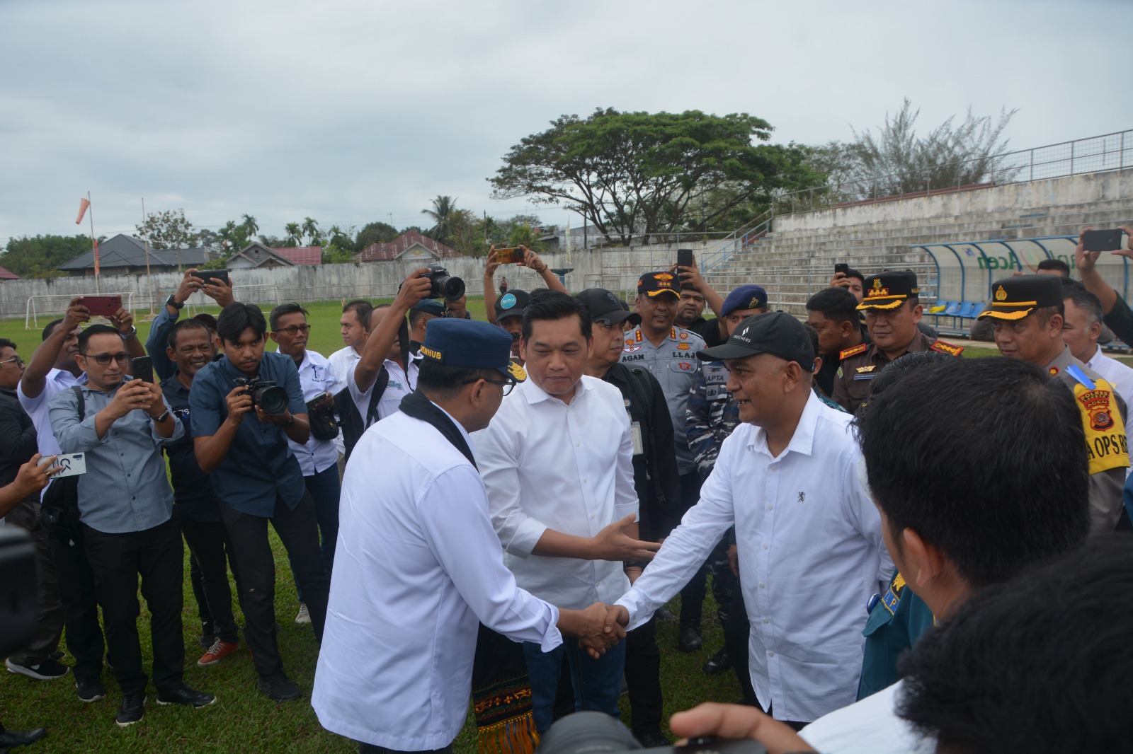 Menteri Perhubungan Meninjau Langsung Lokasi Pengerukan Jalur Masuk Pelabuhan Kuala Langsa.