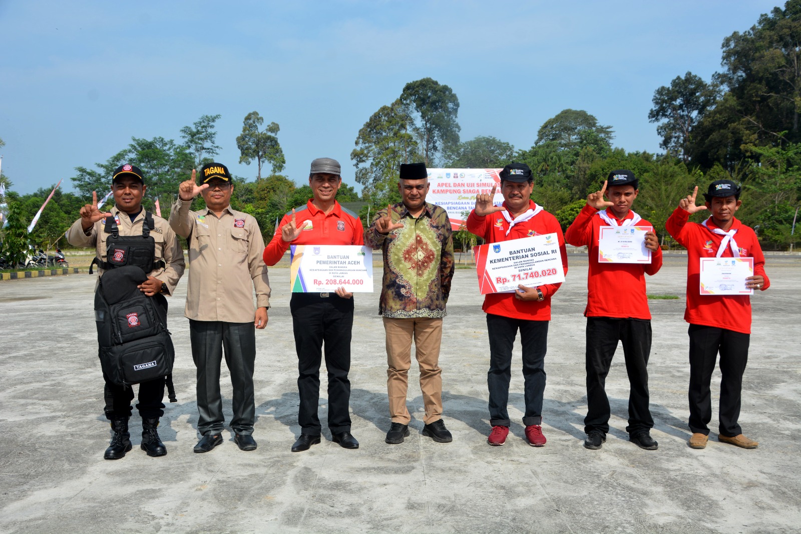 Plt. Sekretaris Daerah Kota Langsa Mengukuhkan Anggota Tim Kampung Siaga Bencana (KSB).