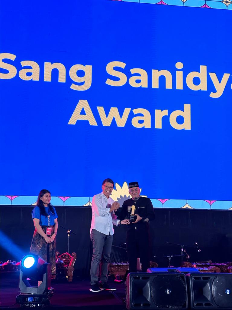 Pemerintah Kota Langsa menerima Penghargaan Sang Sanidya Award dari Pemerintah Kota Yogyakarta.