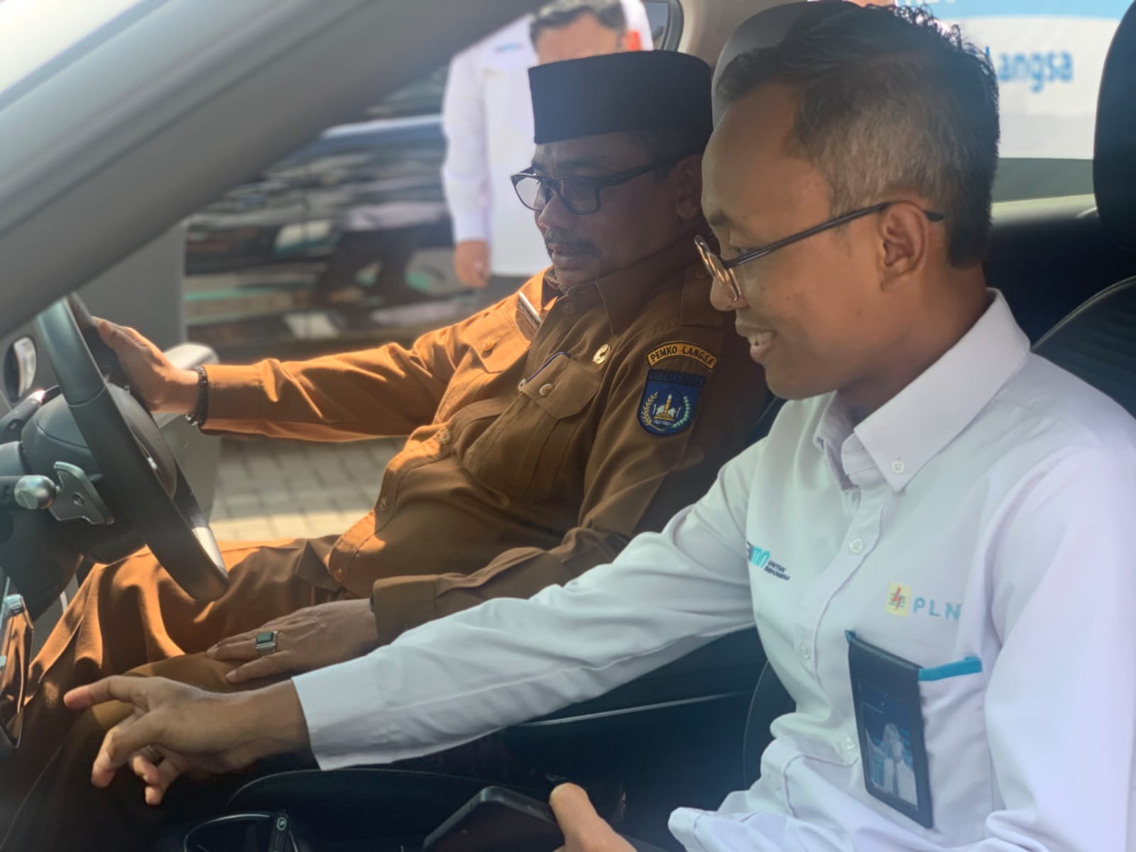 Pj. Walikota Langsa Test Drive Mobil Listrik dan Soft Launching Charging SPKLU.