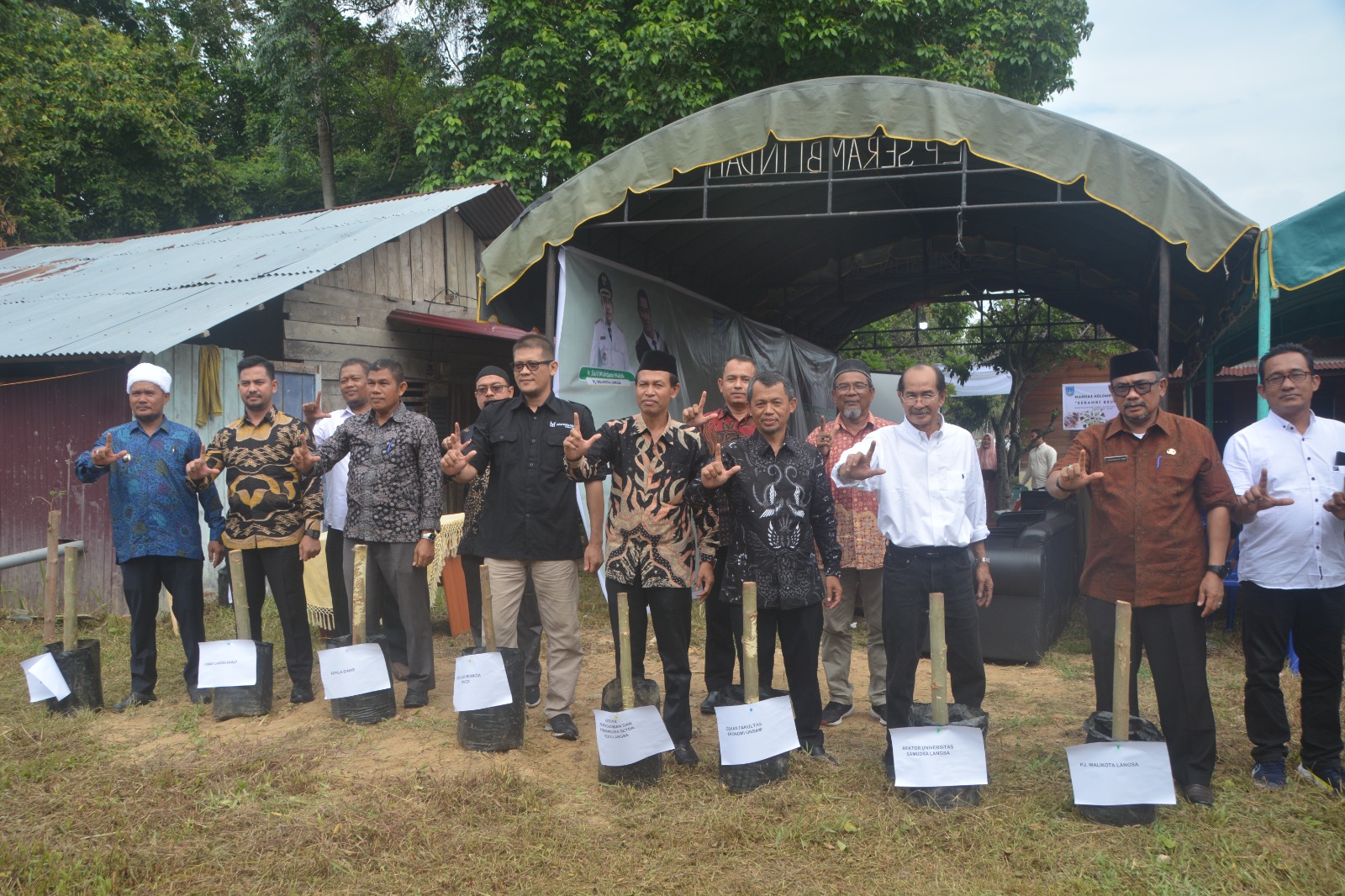 Pj. Walikota Langsa Meresmikan Kegiatan Gerakan Tanam Holtikultura Kelompok Tani Beujaya Gampong Serambi Indah.