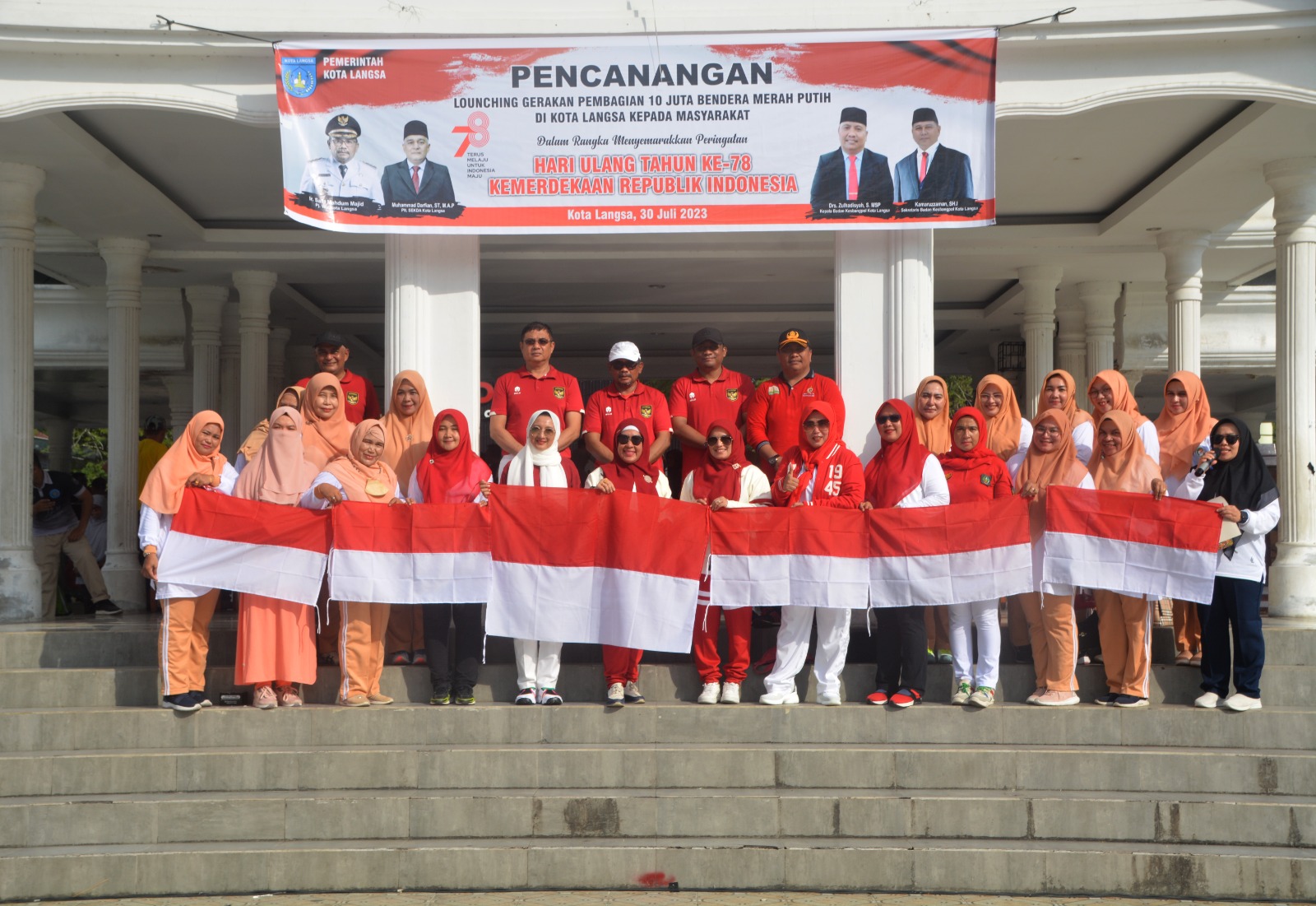 Pemerintah Kota Langsa Menggerlar Car Free Day dan Launching Gerakan Pembagian 10 Juta Bendera Merah Putih Kepada Masyarakat.