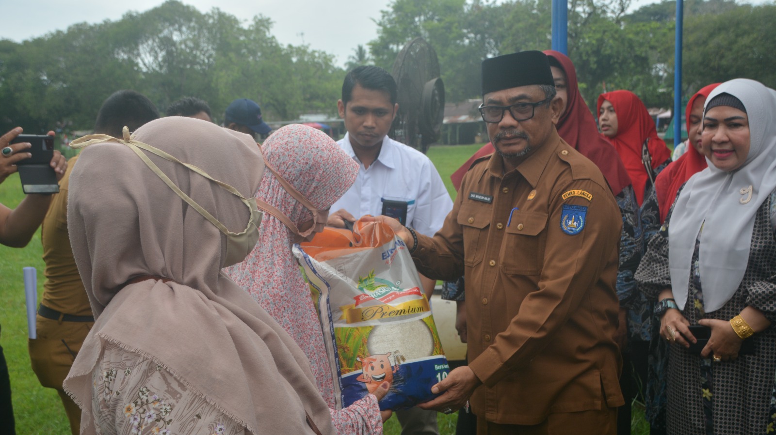 Pj. Walikota Langsa Meninjau Pasar Murah Pangan Menjelang HUT RI Ke 78 Tahun 2023.