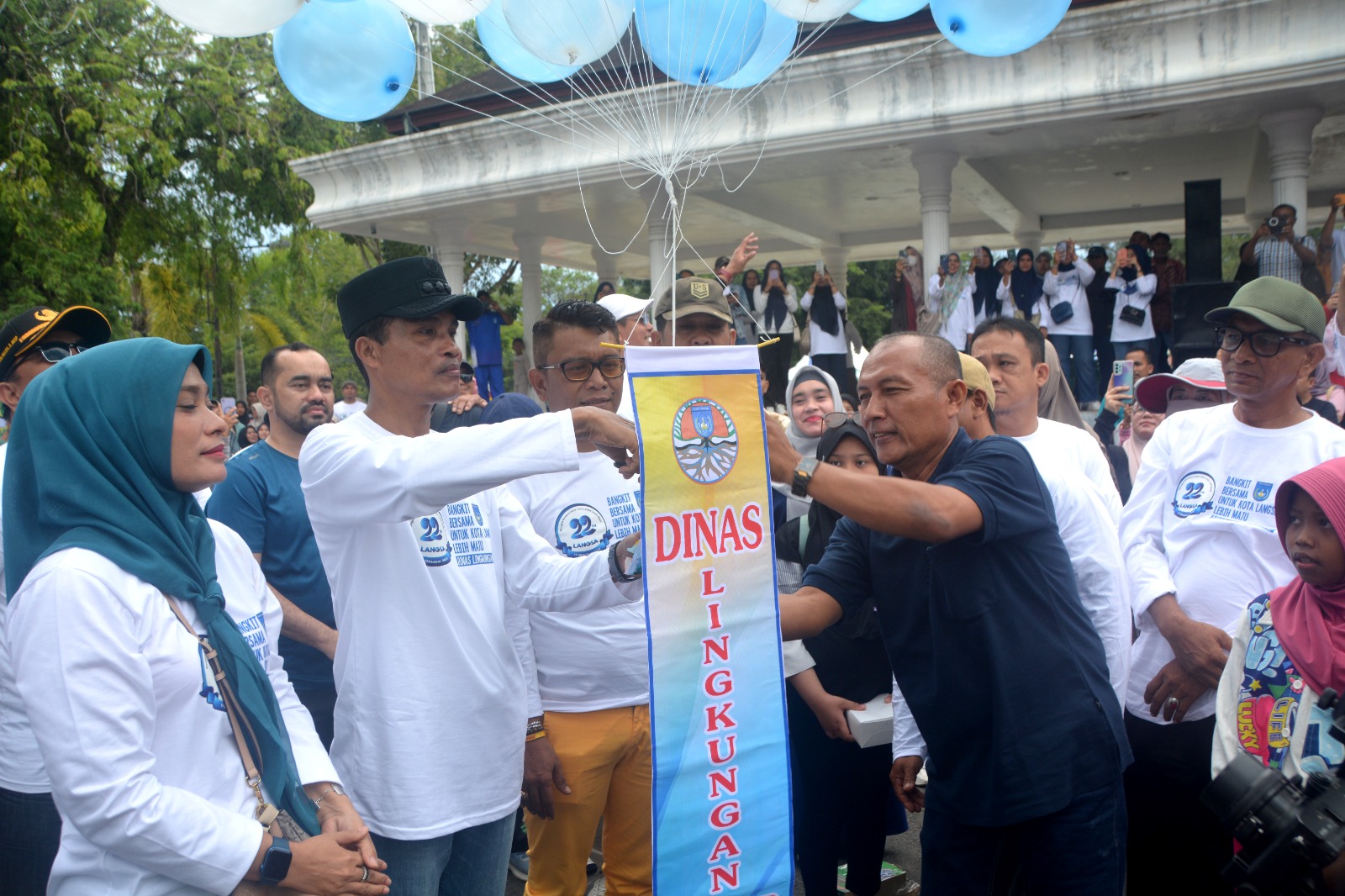 Pemerintah Kota Langsa Menggelar Jalan Santai, Pelepasan Burung dan Penanaman Pohon.