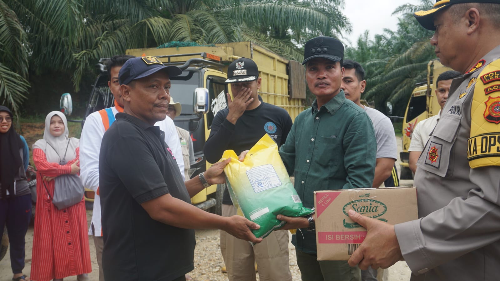 Pemerintah Kota Langsa Serahkan Bantuan Kepada Masyarakat yang terdampak banjir.