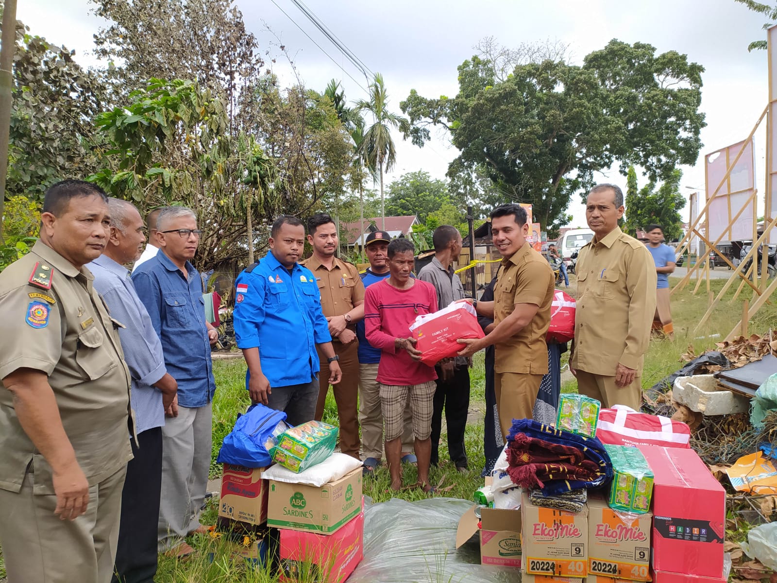 Pemerintah Kota Langsa Serahkan Bantuan Massa Panik Kebakaran Di Gampong Sungai Pauh Kecamatan Langsa Barat.