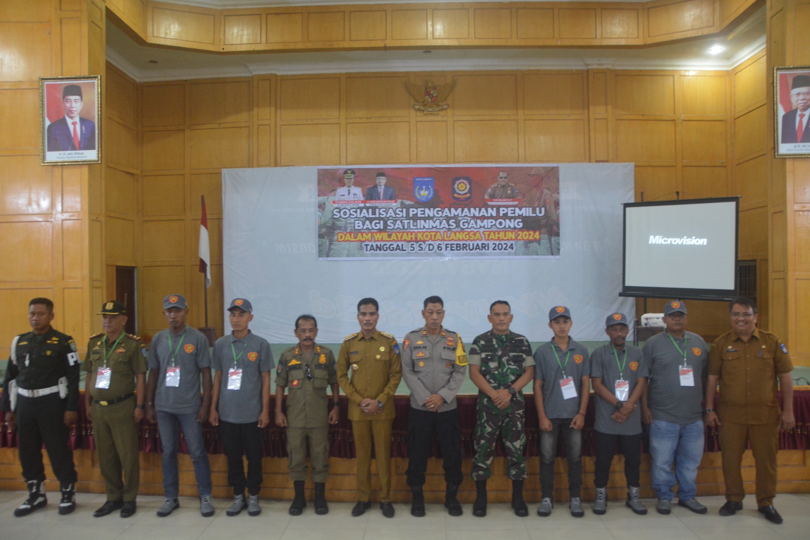 Pj. Walikota Langsa Membuka Sosialisasi Pengamanan Pemilu Bagi Satlinmas Gampong.