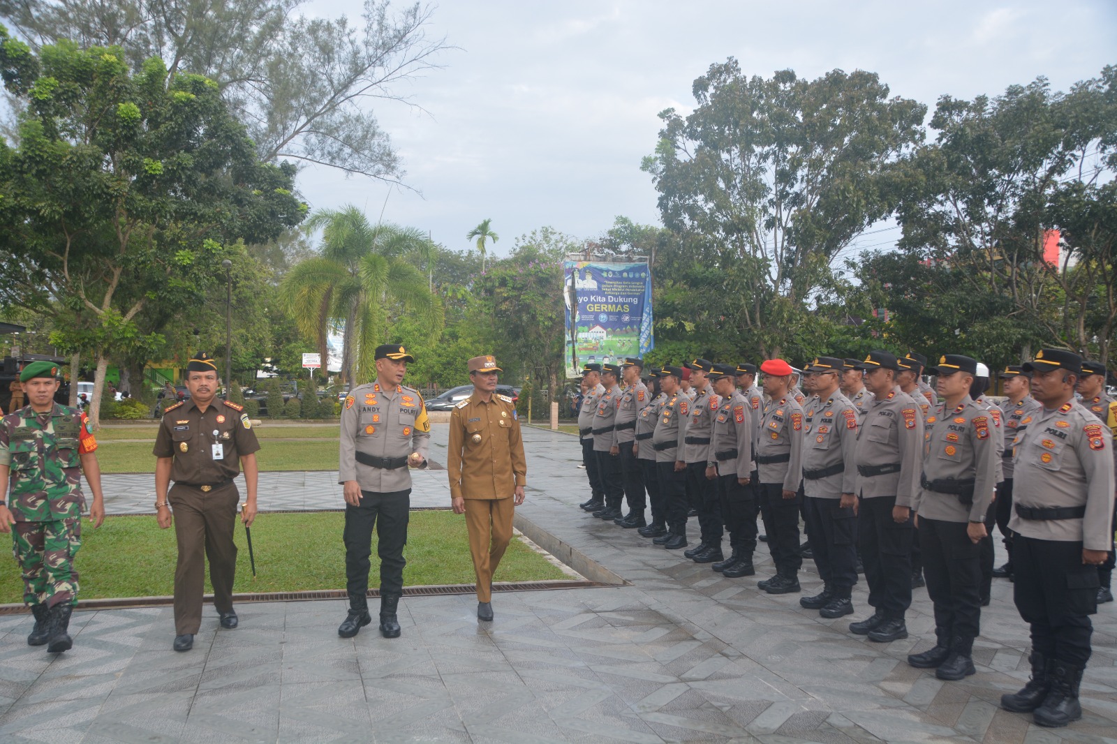 Pj. Walikota Langsa Hadiri Apel Pergeseran Pasukan Pengamanan TPS Pemilu Tahun 2024.