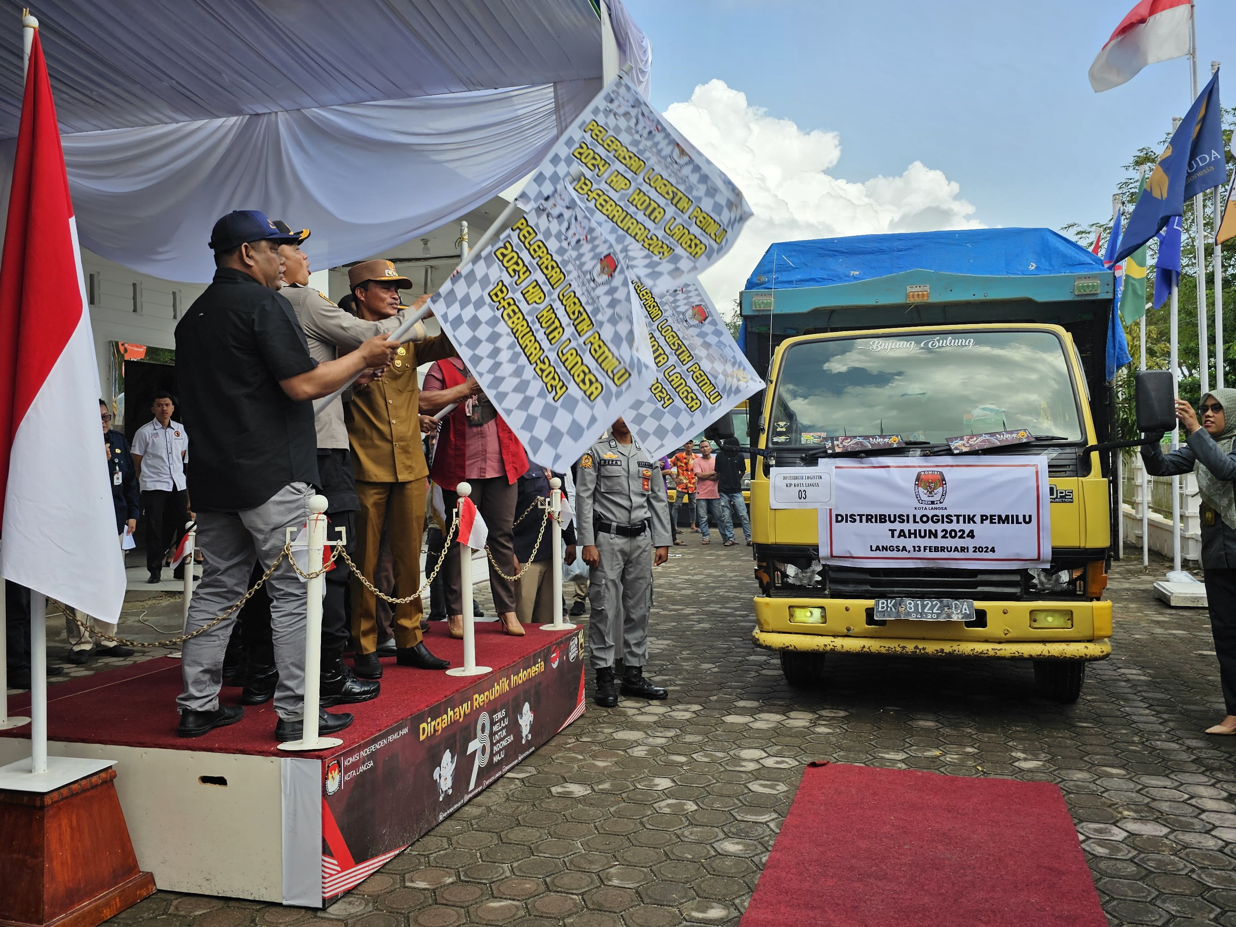 Pj. Walikota Langsa Resmi Melepas Pendistribusian Logistik Pemilu Tahun 2024.