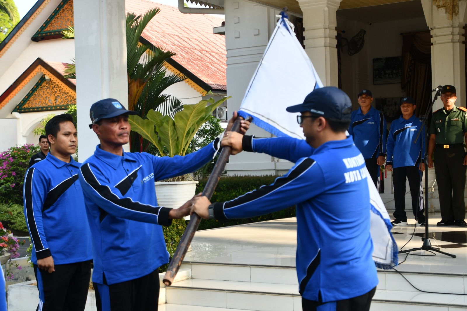 Pj. Walikota Langsa Melepas Atlte Kontingen Kota Langsa Mnegikuti Pekan Olahrga Pelajar Daerah Aceh XVII.