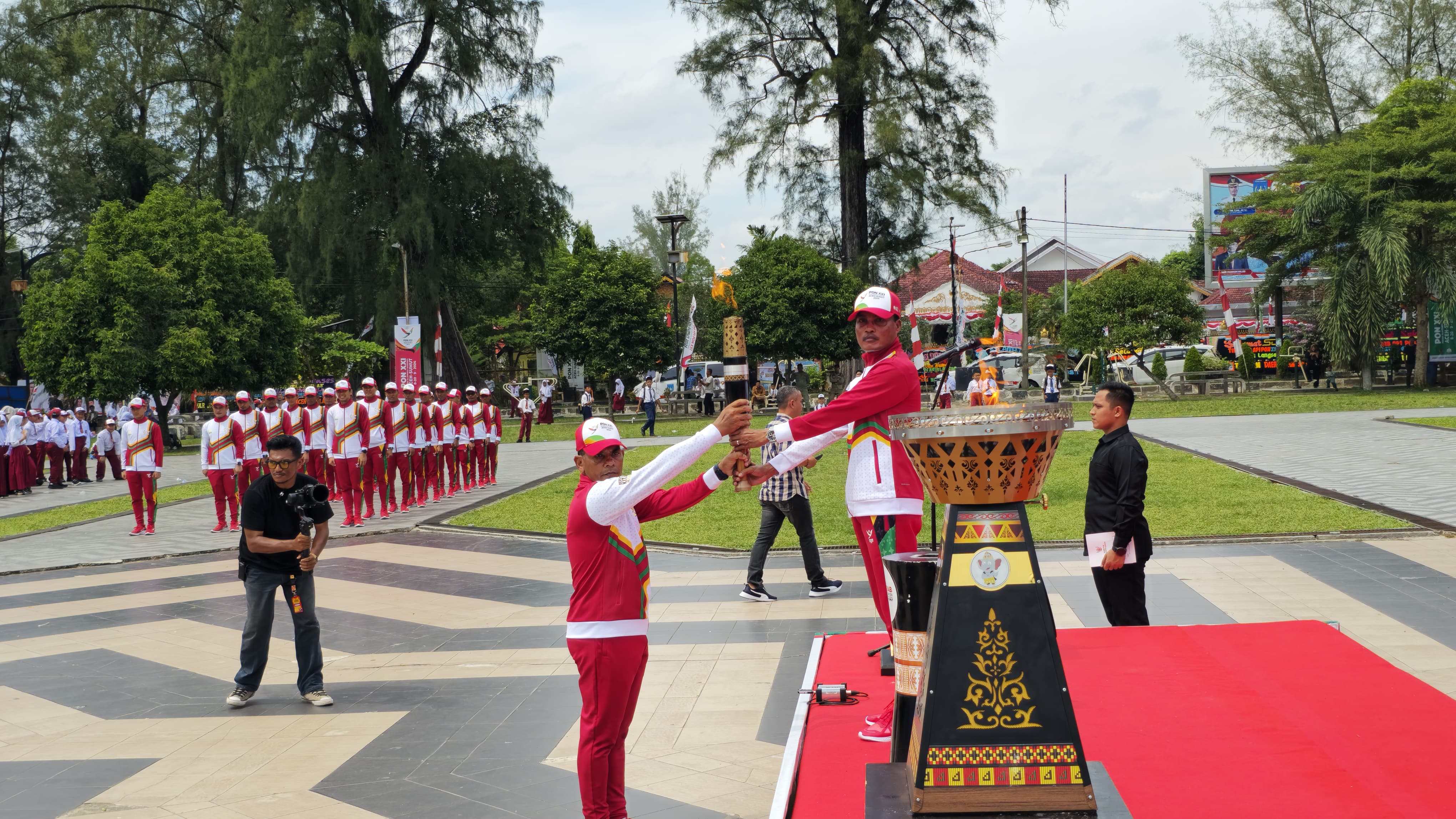 Pj. Walikota Menyambut Pelari Kirab Obor Api PON XXI Aceh-Sumut.