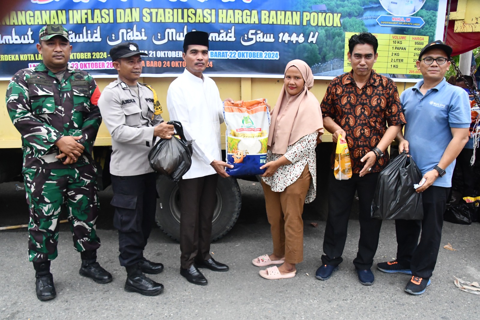 Pj. Walikota Langsa Tinjau Pasar Murah Dalam Rangka Penanganan Inflasi dan Stabilisasi Harga Bahan Pokok.